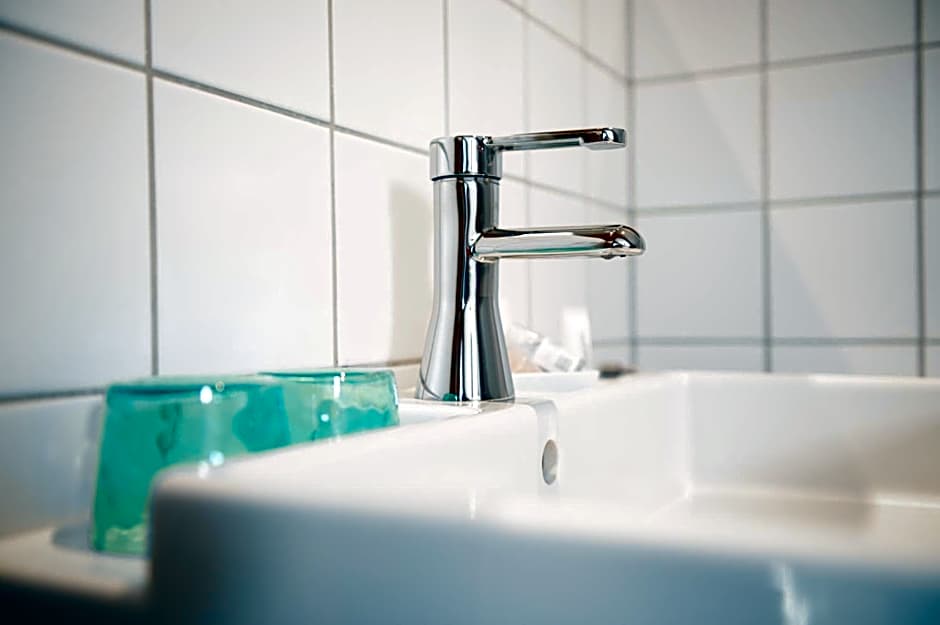 Hotel Au Nom De Dieu