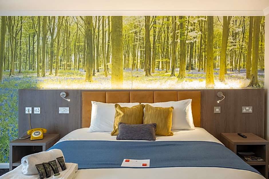 Burleigh Court Hotel and Leisure