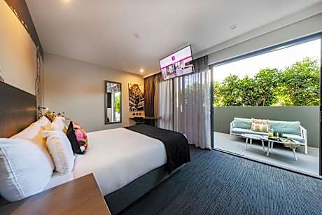 Superior Queen Balcony Room