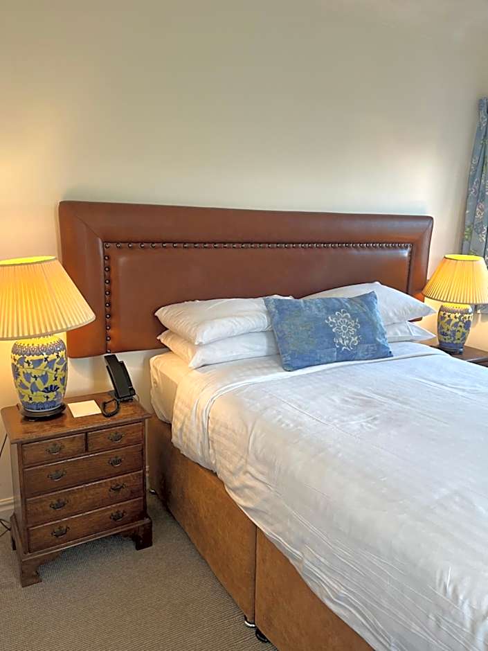 Noel Arms - "A Bespoke Hotel"