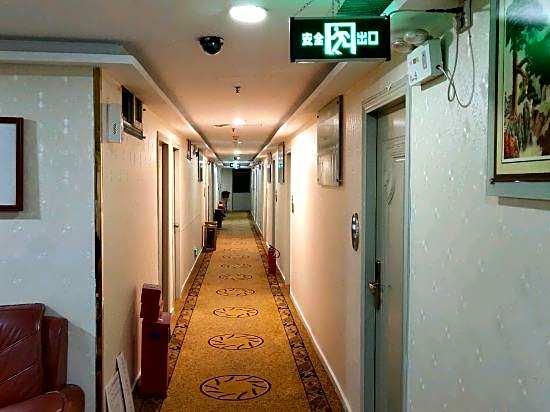 Jinpeng Hotel (Guangzhou Yongqingfang Chenjiaxuan Subway Station)