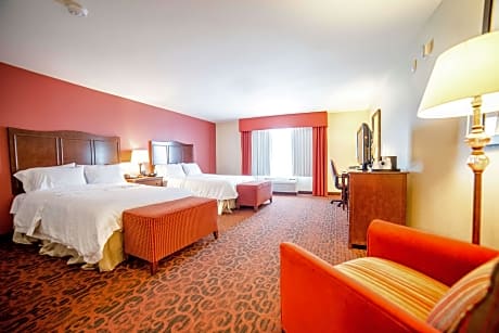 2 Queens Mobility Access W/Tub Nonsmoking