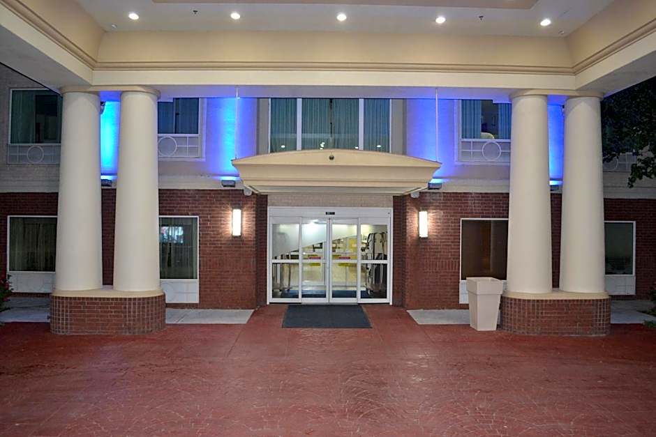 Holiday Inn Express Hotel & Suites Gainesville By IHG