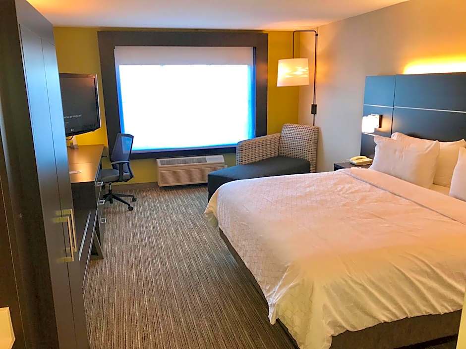 Holiday Inn Express & Suites Tracy By IHG