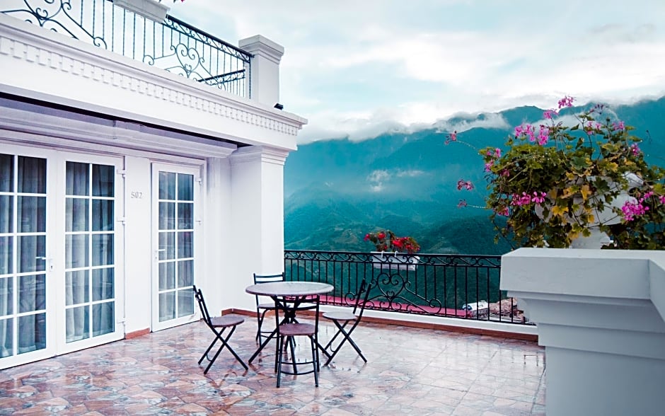 Azure Sapa Hotel