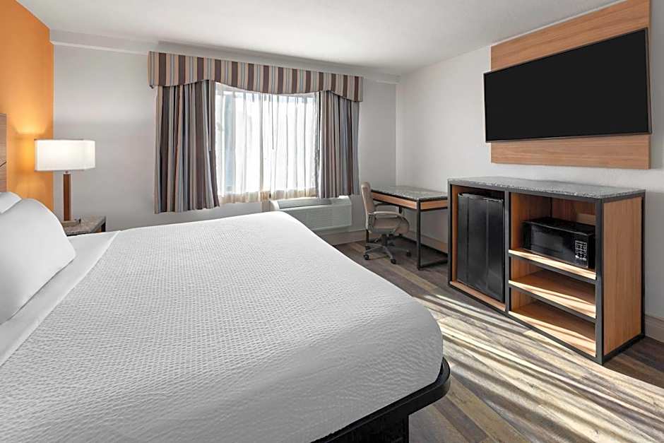 Howard Johnson by Wyndham Malden Boston Area