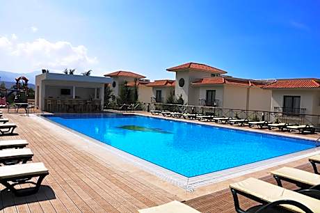 Korineum Golf & Beach Resort - Alojamientos en KYRENIA