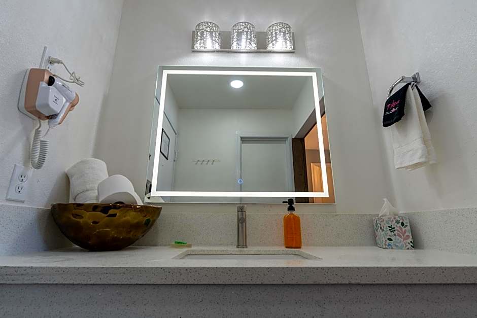 Dragonfly Inn & Suites