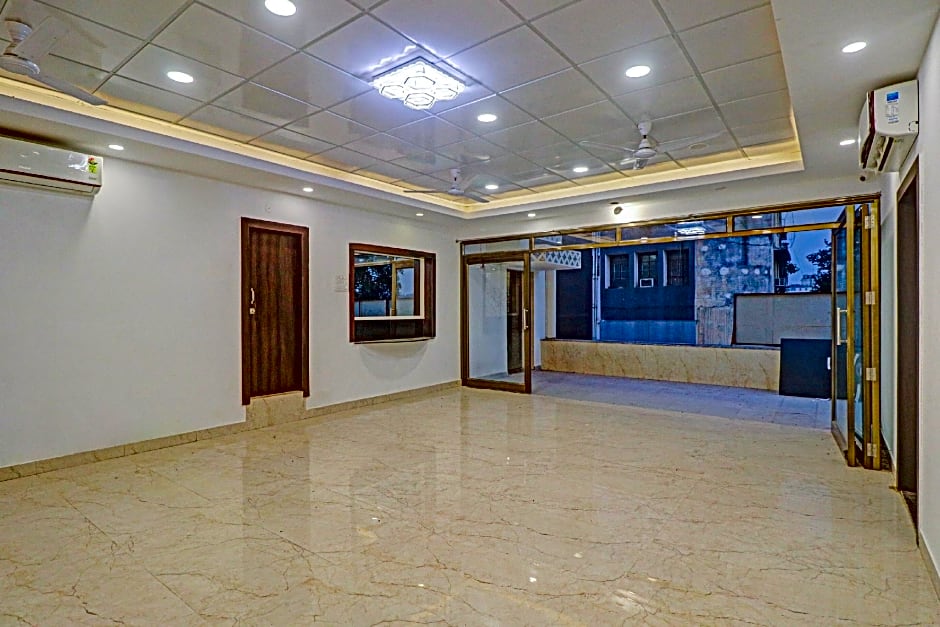 OYO 77788  Townhouse 405 Mall Road