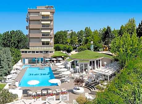 Hotel Pacific