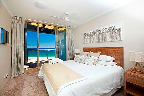 Three-Bedroom Apartment - Penthouse 2 Level 10