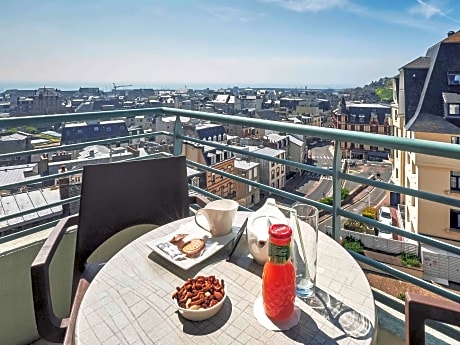 Classic room balcony with 1 double king size bed