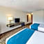 Crestwood Hotel