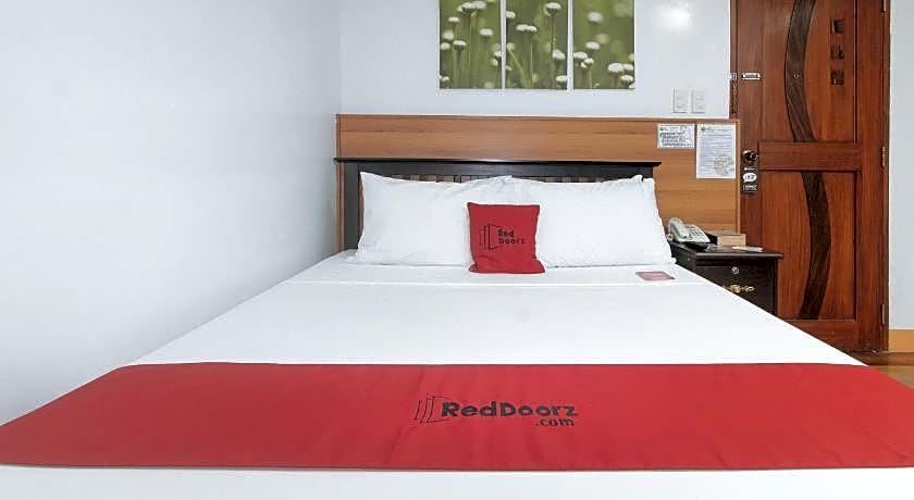 RedDoorz @ Nick Hotel Isabela