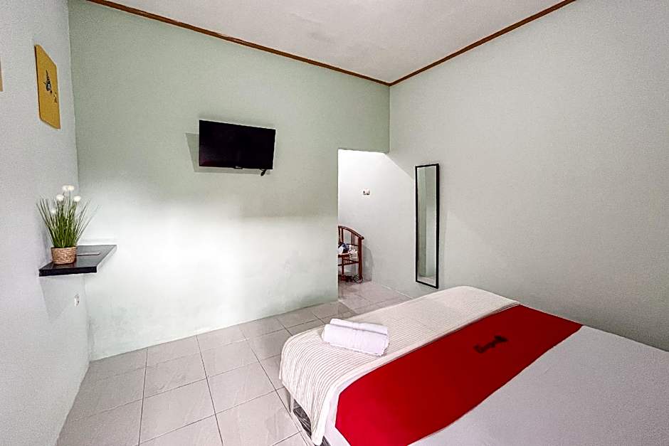 RedDoorz Syariah near RS Bhayangkara Nganjuk