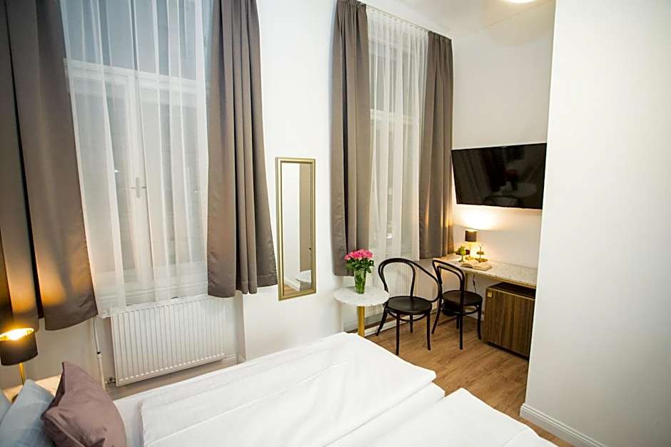 Pension Central I Self Check In I AC in all rooms