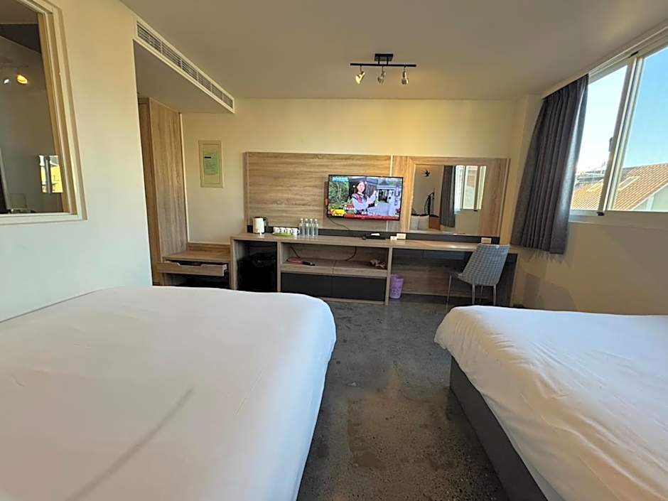 Travel Light Hotel