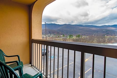 Queen Room with Two Queen Beds and Mountain View - Non-Smoking