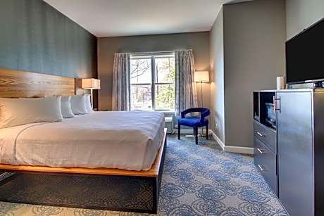King Room with Mobility Accessible Tub and Sofa Bed