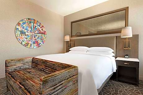1 King Bed Guestroom