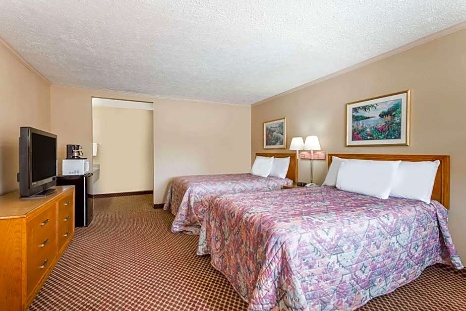 Travelodge by Wyndham Ridgeway Martinsville Area