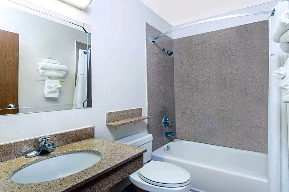 Super 8 by Wyndham Santa Rosa