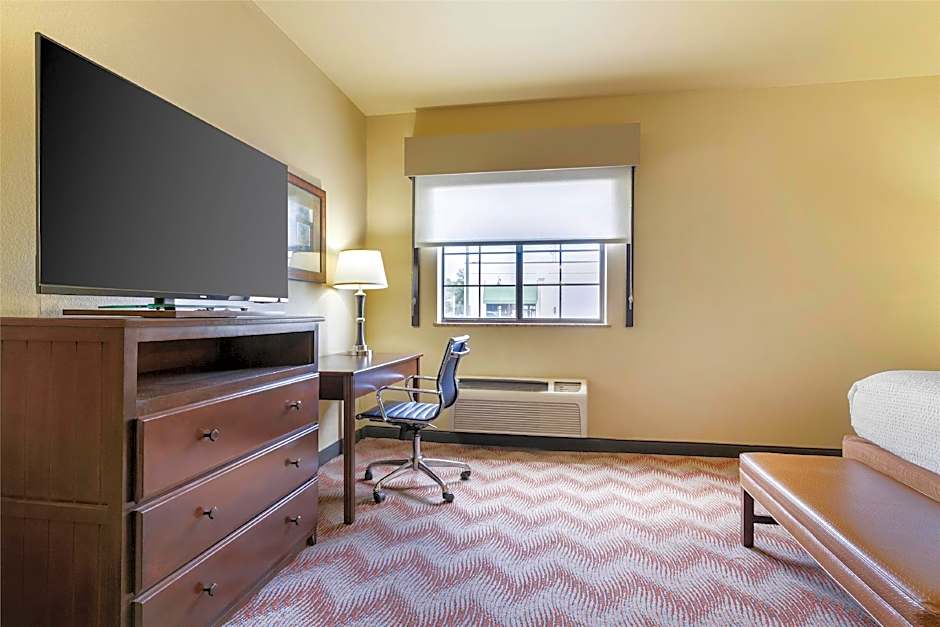 Best Western Plus Cimarron Hotel & Suites