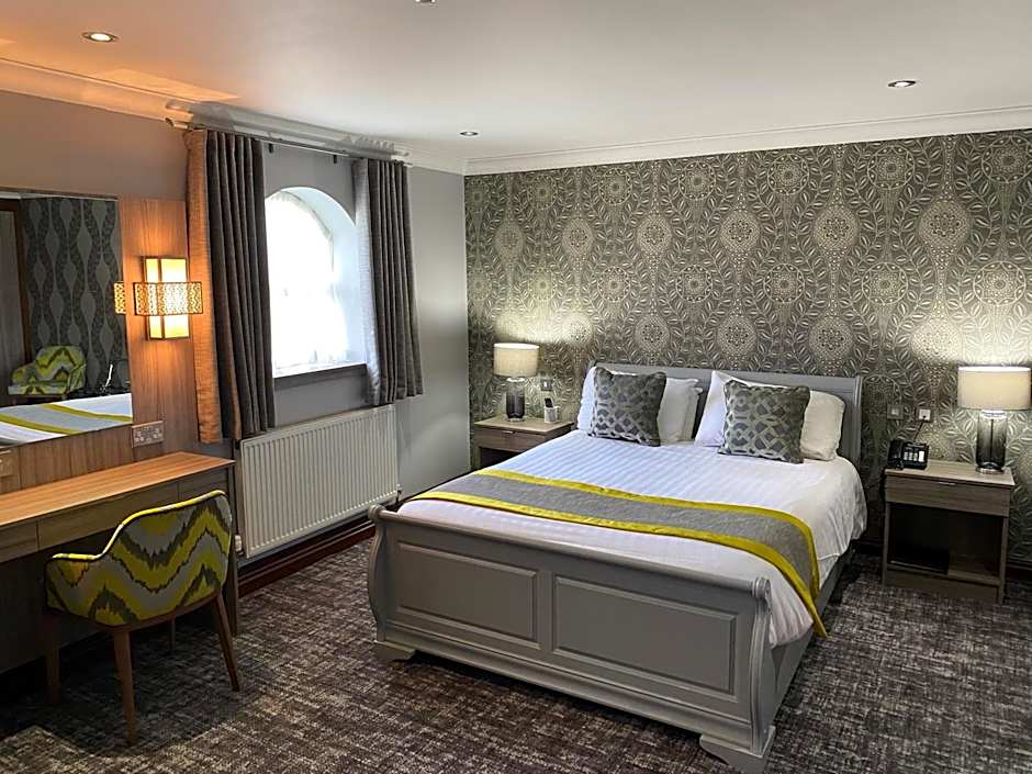 Best Western Plus Pastures Hotel