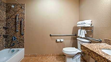 2 Queen Mobility Accessible Communication Assistance Bathtub NSMK Full Breakfast