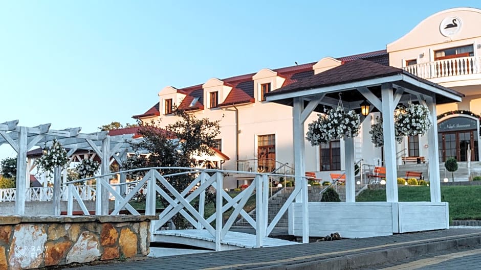 Hotel Nad Stawem