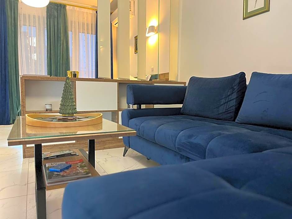 La Luna Premium Deluxe Apartment with Pool & Jacuzzi, Bikes and Covered Parking