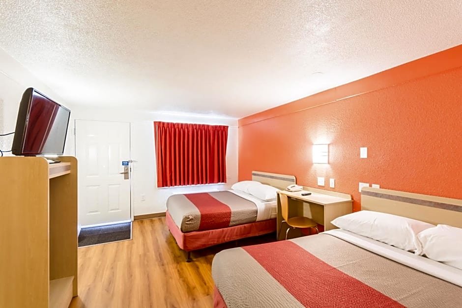 Travelodge by Wyndham Essington / Philadelphia Airport