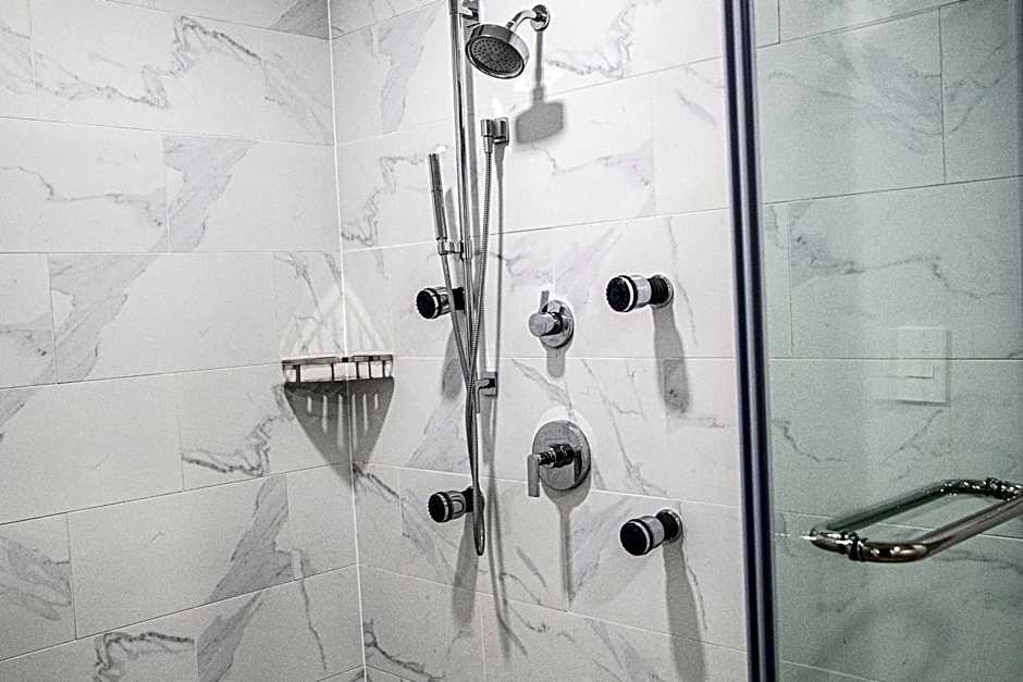 Delta Hotels by Marriott Cincinnati Sharonville