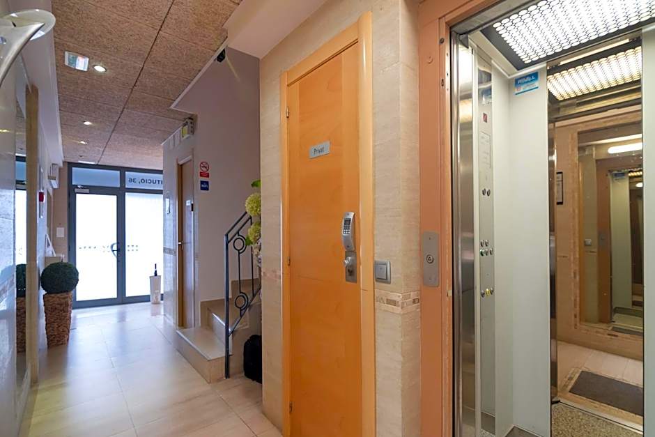 Hostal House