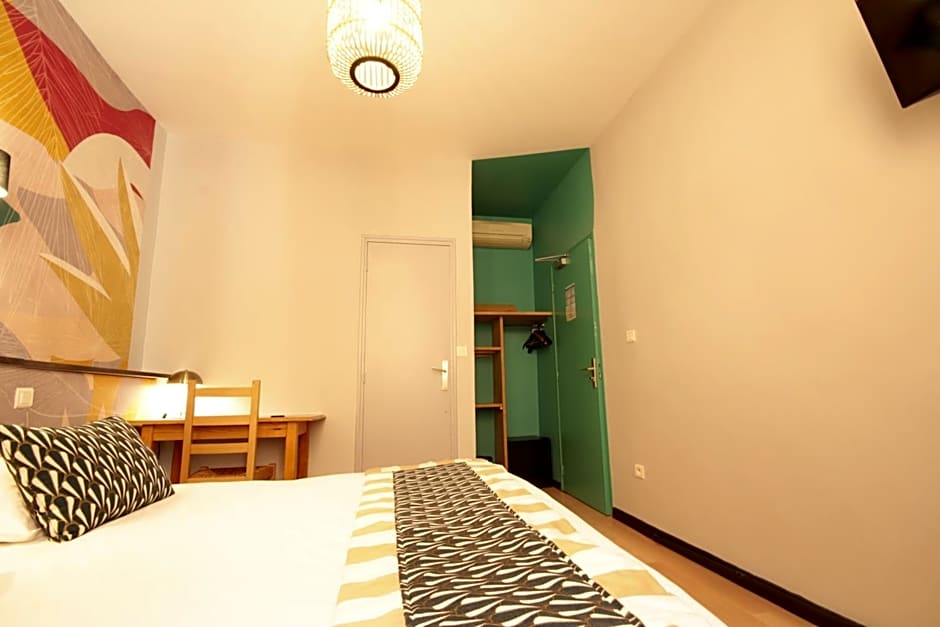 Hôtel Des Arts, Artisanal et Indépendant