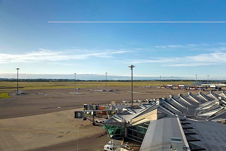 Moxy Lyon Airport