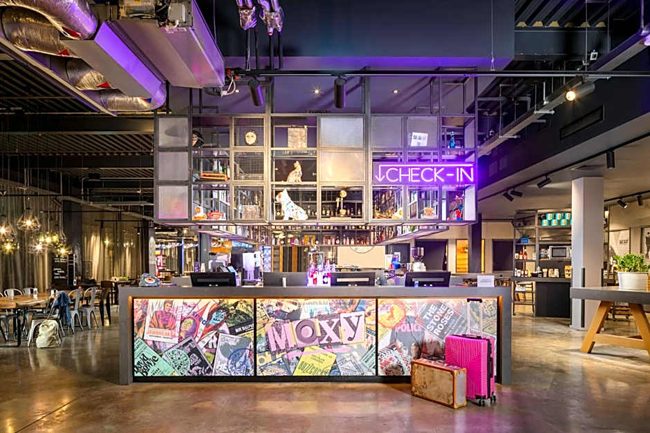 Moxy by Marriott London Heathrow Airport