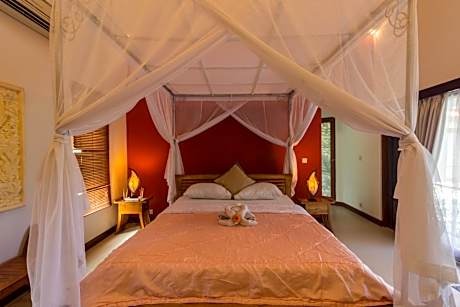 Deluxe Double Room with Balcony and Sea View