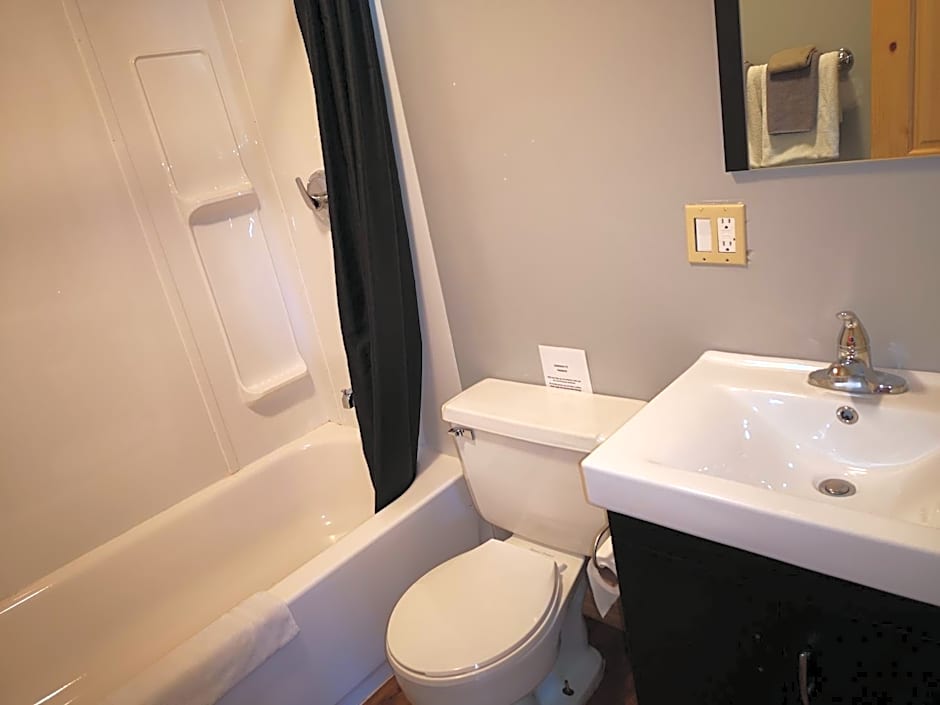 Overlook Inn & Cabins