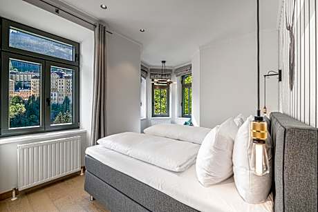 Waterfall-View Suite with Balcony