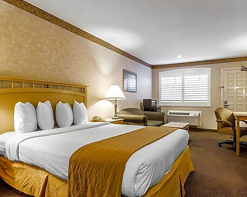 Bay Area Inn & Suites