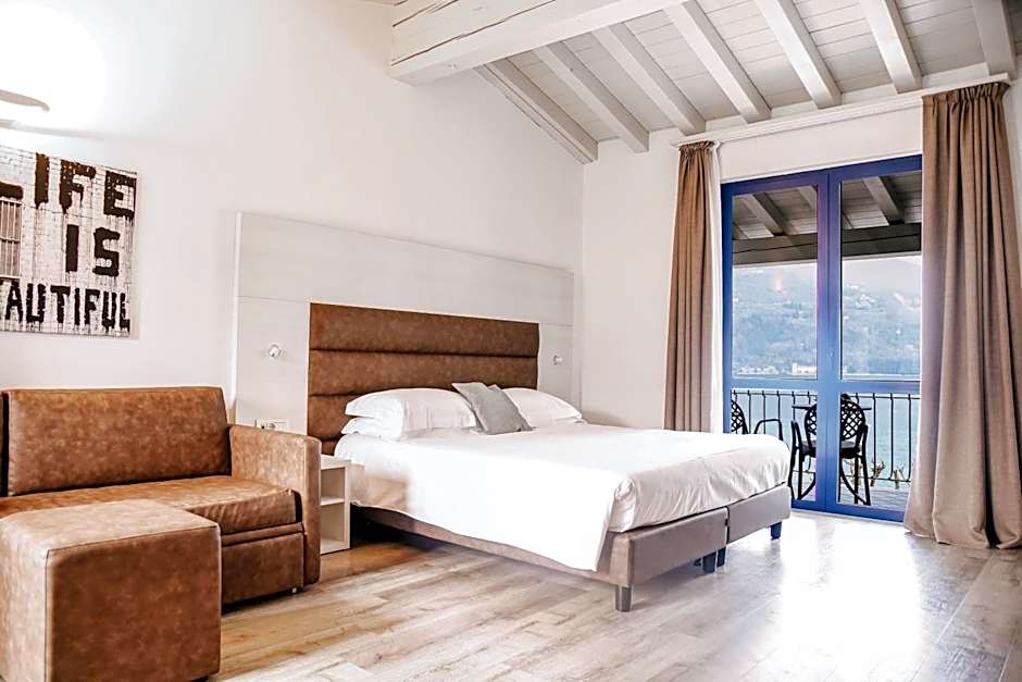 Bella Hotel & Restaurant with private dock for mooring boats