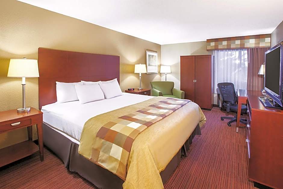 Ashbourne Hotel Canton/Hall of Fame I-77