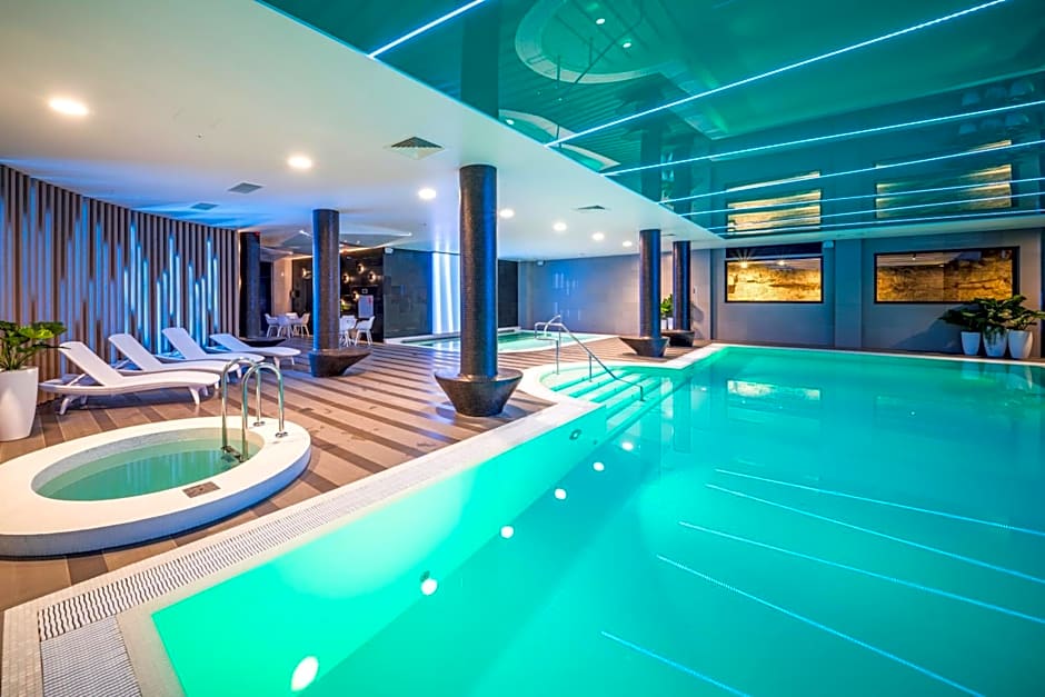 Wellton Riverside SPA Hotel