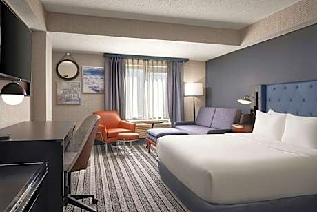 King Room with Bathtub - Mobility Access/Hearing Accessible