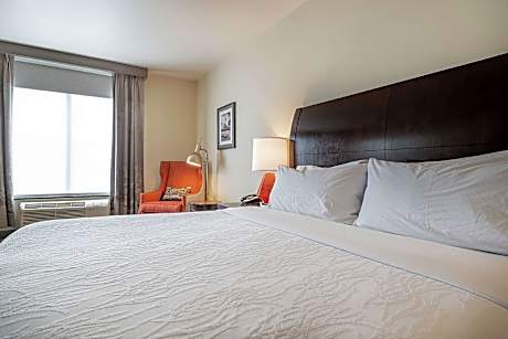 1 KING MOBILITY/HEARING ACCESSIBLE RI SHWR