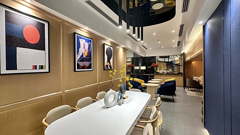 Ramada by Wyndham Bangkok Sukhumvit 11