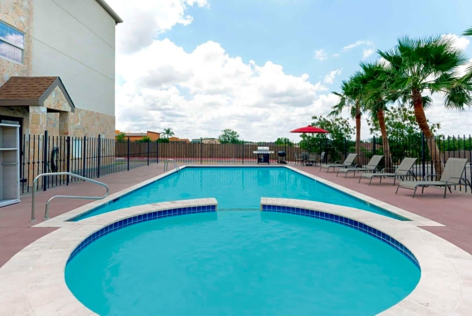 Microtel Inn & Suites by Wyndham Eagle Pass