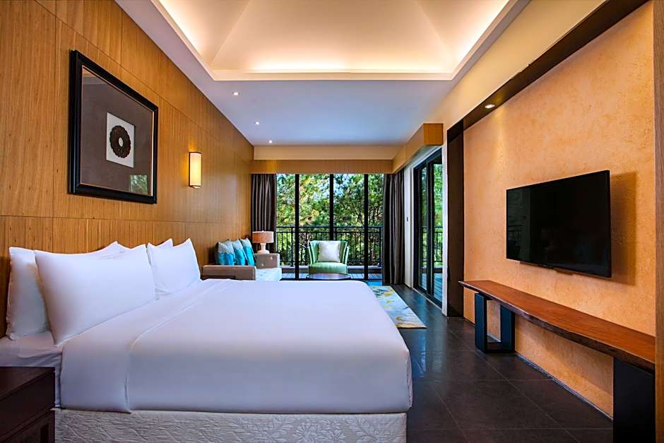 Aloft Chengdu Shixiang Lake