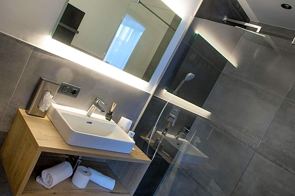 Patrix Hotel, Restaurant, Bar